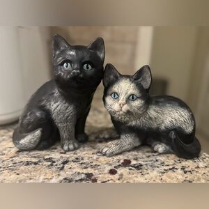 A set of 2 small beautiful porcelain cats
